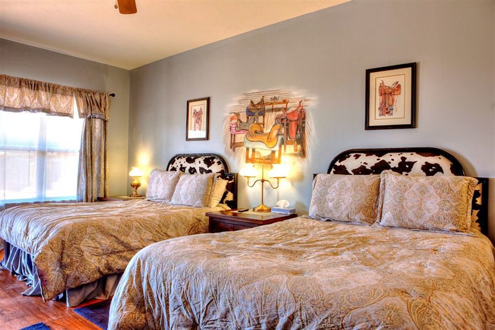 Tombstone Monument Guest Ranch Hotel Bagian luar foto